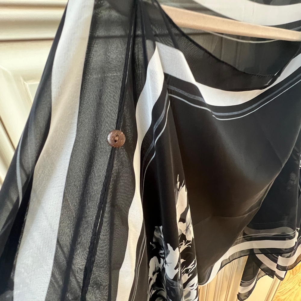Elegant Black and White Sheer Shawl - Picture 2 of 5
